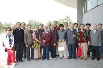 關注退休員工，構造和諧企業(yè)——我院退休二支部戶外郊游