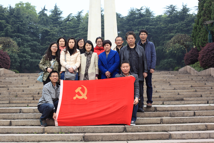 重溫入黨誓詞 緬懷先烈