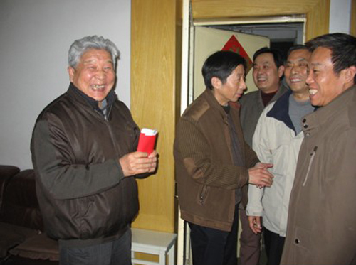 我院開展節(jié)前走訪慰問活動