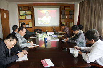 院黨委中心組集中學(xué)習(xí) 研究查擺突出問(wèn)題