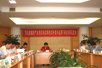 我院“浮法玻璃熔窯煙氣余熱發(fā)電實(shí)用技術(shù)和應(yīng)用”項(xiàng)目通過(guò)技術(shù)鑒定