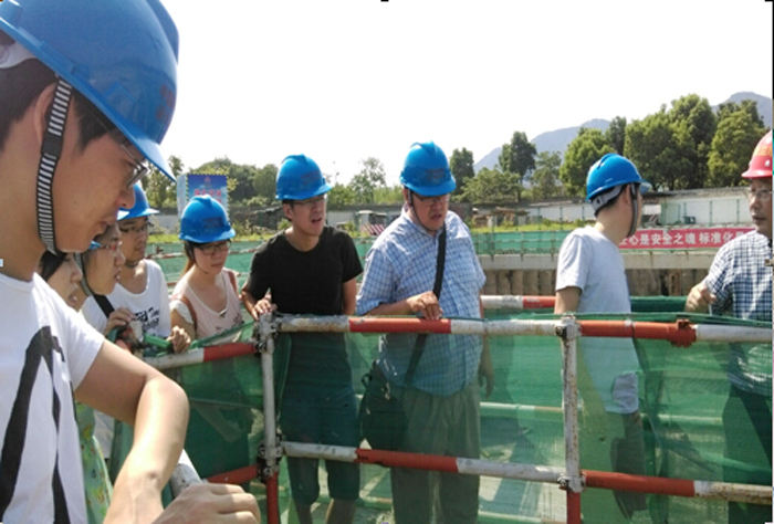 建筑分院組織開展施工現(xiàn)場(chǎng)參觀學(xué)習(xí)